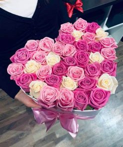 KUTIJA SA LJUBIČASTIM RUŽAMA