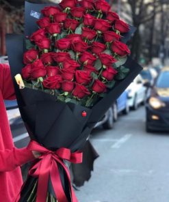 ELEGANTNI BUKET SA CRVENIM RUŽAMA 081