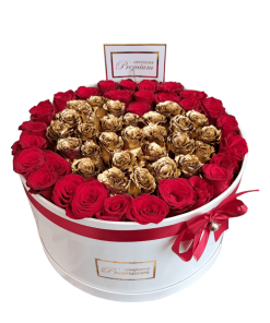 KUTIJA SA CRVENIM RUŽAMA I ZLATNIM SRCEM