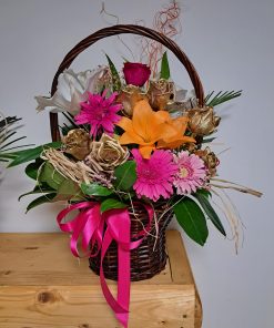 ARANŽMAN SA ZLATNIM RUŽAMA