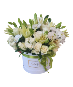 LJILJANI BELE RUŽE I HRIZANTEME U KUTIJI